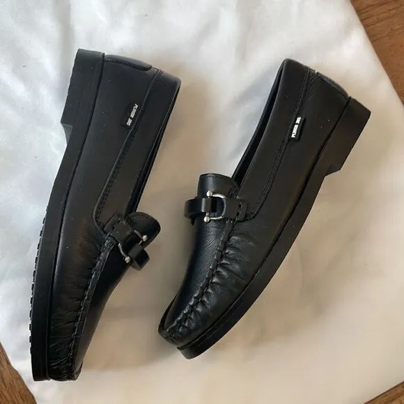 PLINER JRS BLACK LEATHER LOAFERS.  METAL/LEATHER BUCKLE DETAILS.  NEW IN…