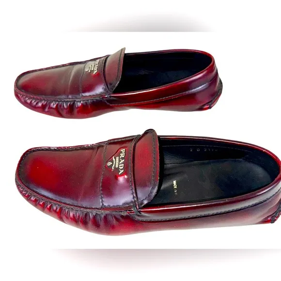 PRADA DRIVER LOAFERS IN BURGUNDY LEATHER