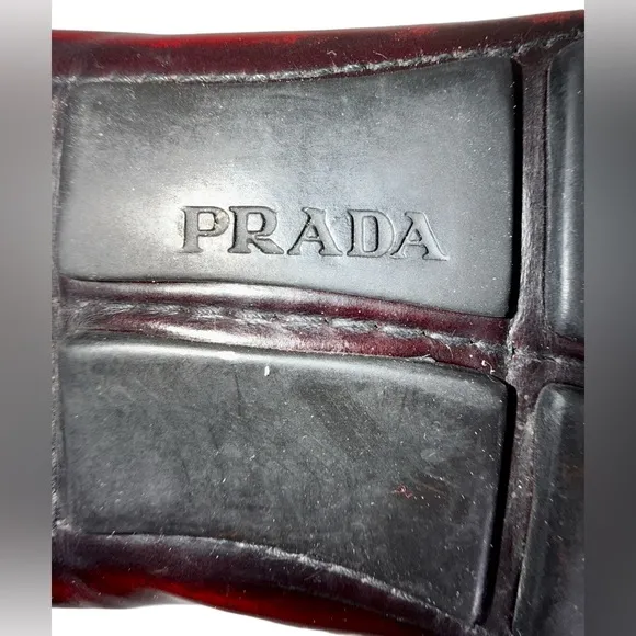 PRADA DRIVER LOAFERS IN BURGUNDY LEATHER