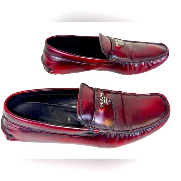 PRADA DRIVER LOAFERS IN BURGUNDY LEATHER