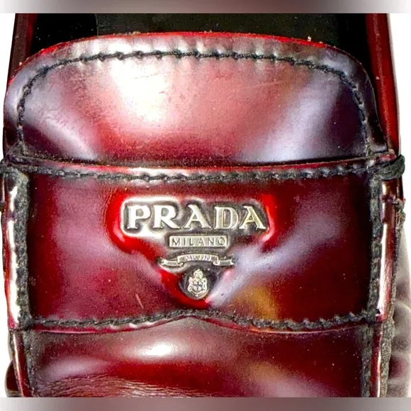PRADA DRIVER LOAFERS IN BURGUNDY LEATHER