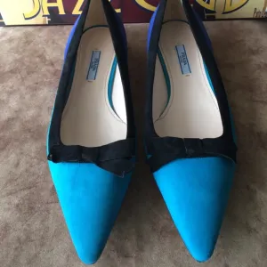 PRADA NIB RARE AUTHENTIC BLUE COLOR BLOCK DESIGN SUEDE FLATS.