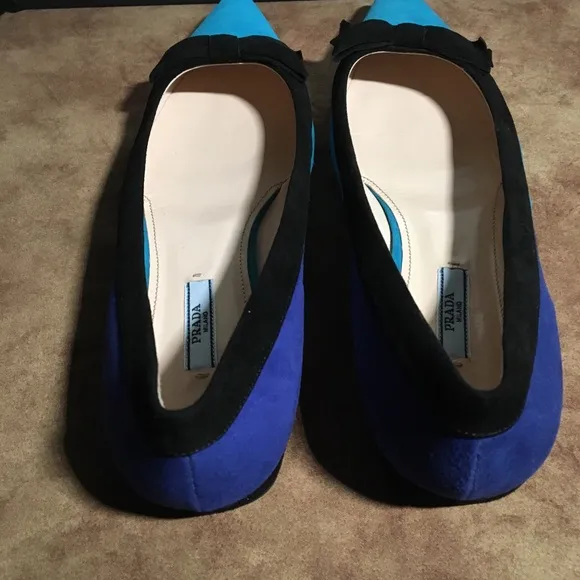 PRADA NIB RARE AUTHENTIC BLUE COLOR BLOCK DESIGN SUEDE FLATS.