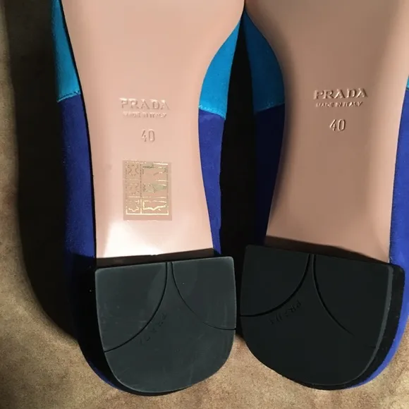 PRADA NIB RARE AUTHENTIC BLUE COLOR BLOCK DESIGN SUEDE FLATS.