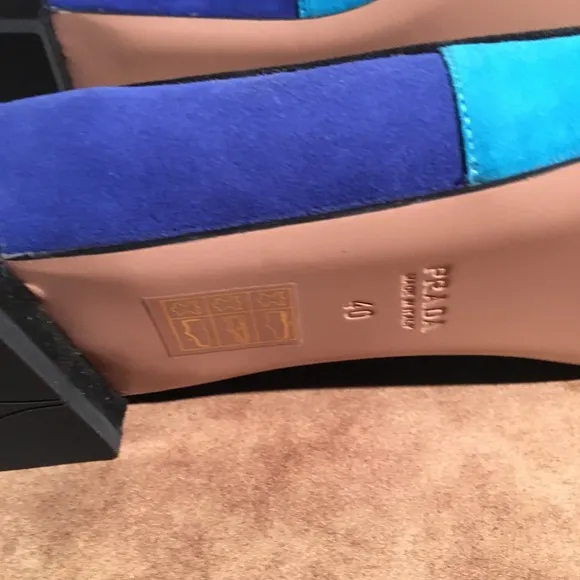 PRADA NIB RARE AUTHENTIC BLUE COLOR BLOCK DESIGN SUEDE FLATS.