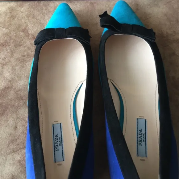 PRADA NIB RARE AUTHENTIC BLUE COLOR BLOCK DESIGN SUEDE FLATS.
