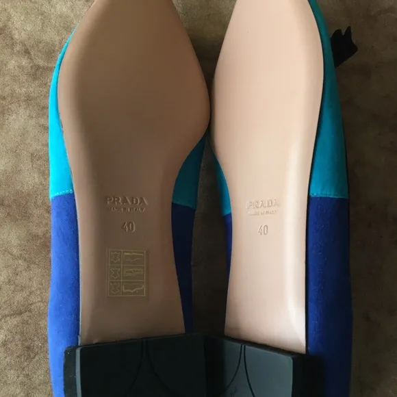 PRADA NIB RARE AUTHENTIC BLUE COLOR BLOCK DESIGN SUEDE FLATS.