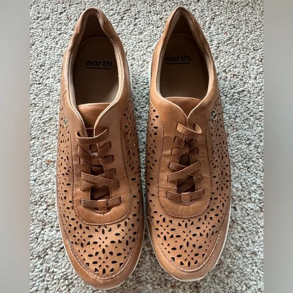 Preloved Earth Women’s Sneakers Size 12 Sand Tan Leather No Laces Slip-On Shoe