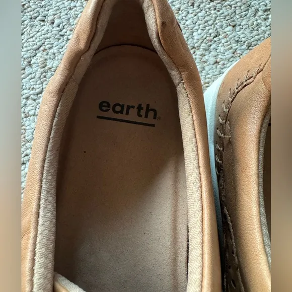 Preloved Earth Women’s Sneakers Size 12 Sand Tan Leather No Laces Slip-On Shoe