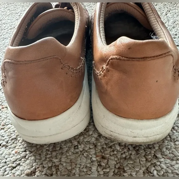 Preloved Earth Women’s Sneakers Size 12 Sand Tan Leather No Laces Slip-On Shoe
