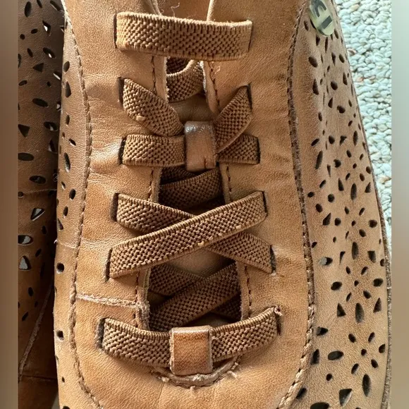 Preloved Earth Women’s Sneakers Size 12 Sand Tan Leather No Laces Slip-On Shoe