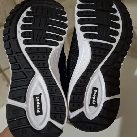 Propet Black Knit Mesh Sneakers Size 8