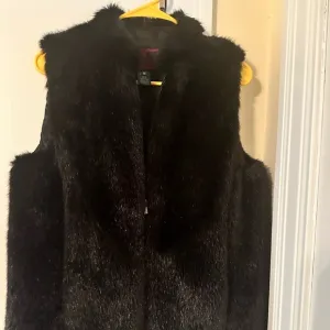 Ralph Lauren beautiful faux fur vest. Great with Jeans and boots EUC