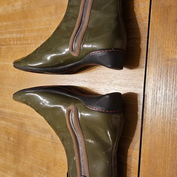 RARE NIKE G SERIES GREEN PATENT LEATHER ANKLE BOOTS  WATERPROOF