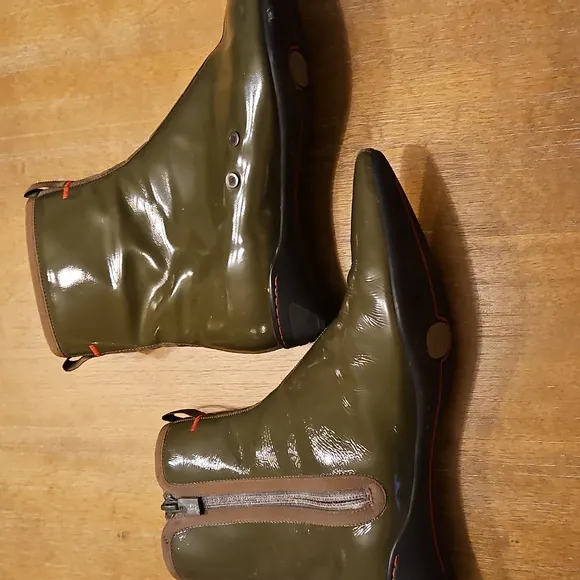 RARE NIKE G SERIES GREEN PATENT LEATHER ANKLE BOOTS  WATERPROOF