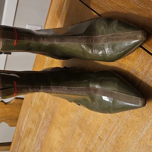 RARE NIKE G SERIES GREEN PATENT LEATHER ANKLE BOOTS  WATERPROOF