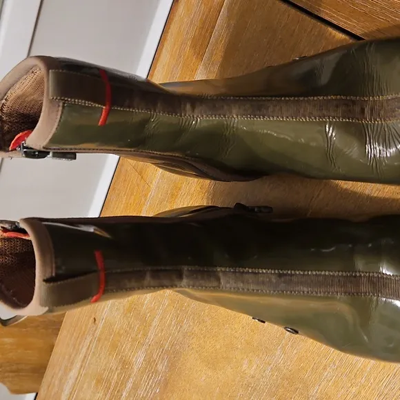 RARE NIKE G SERIES GREEN PATENT LEATHER ANKLE BOOTS  WATERPROOF