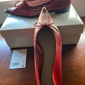 Red Flats with Pointed Toe and Decorative Bow
