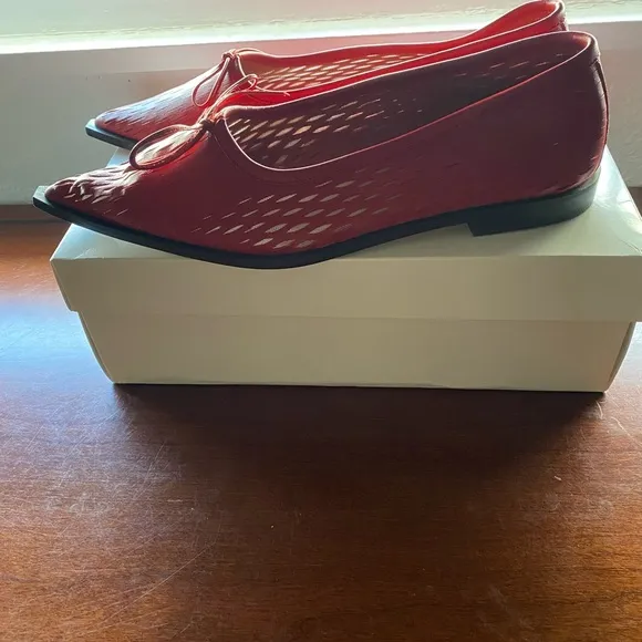 Red Flats with Pointed Toe and Decorative Bow