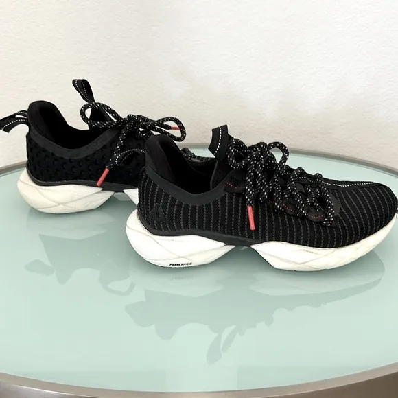 Reebok Floatride Black and White Mesh Mens Sneakers with Red Tips