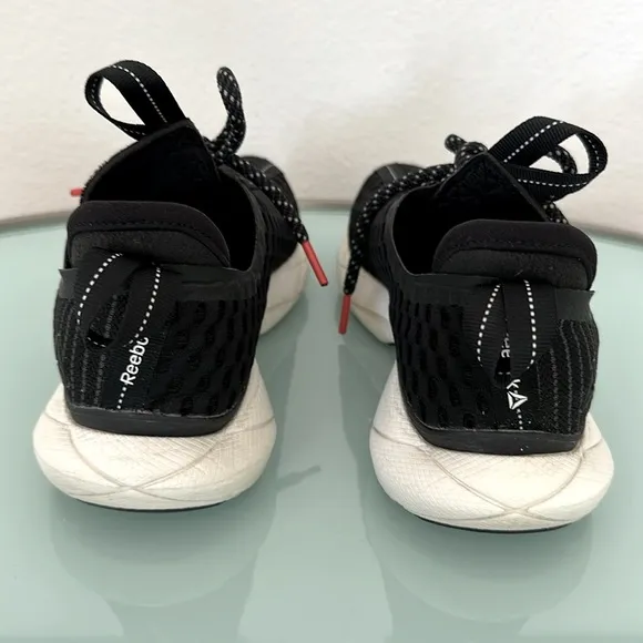 Reebok Floatride Black and White Mesh Mens Sneakers with Red Tips