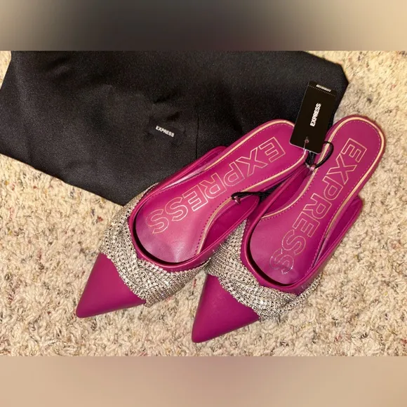 Rhinestone Twist Upper Pointed toe Flats 💗✨ size 7