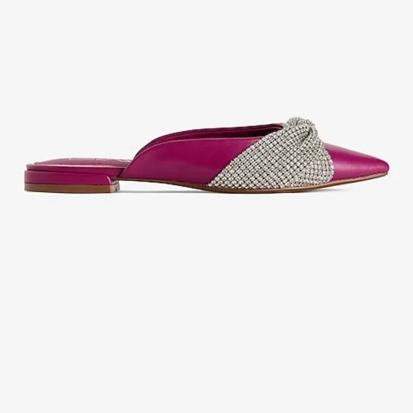 Rhinestone Twist Upper Pointed toe Flats 💗✨ size 7