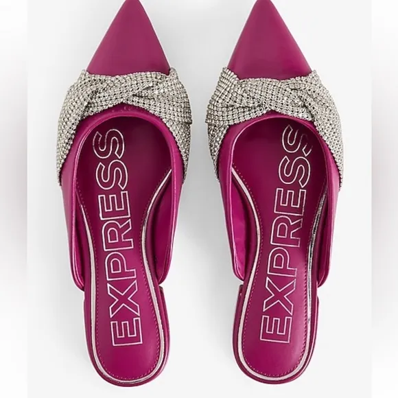 Rhinestone Twist Upper Pointed toe Flats 💗✨ size 7