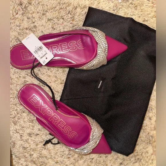 Rhinestone Twist Upper Pointed toe Flats 💗✨ size 7
