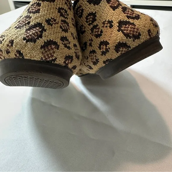 Rothy's Brown and Blue Leopard Print almond loafer