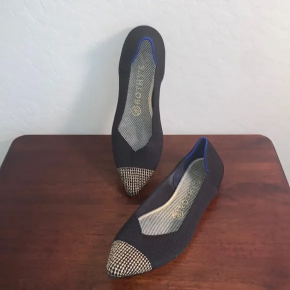 ROTHY’S SIZE 8.5 GORGEOUS POINTED TOE SLIP ON FLATS