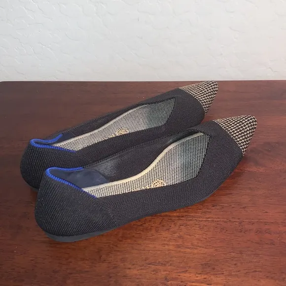 ROTHY’S SIZE 8.5 GORGEOUS POINTED TOE SLIP ON FLATS