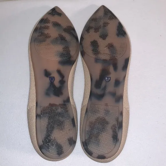ROTHY’S SIZE 9 BRAND NEW BEAUTIFUL LIGHT TAN POINTED TOE SLIP ON FLATS