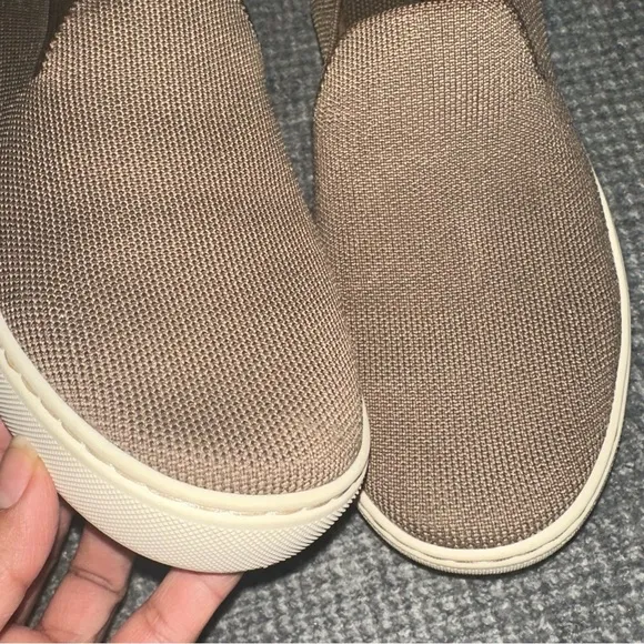 Rothy's The Slip On Sneaker Low Top Sneakers | Size 9 Tan&amp; Blue