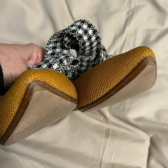 Rothy's Women's Mustard and Black Flats