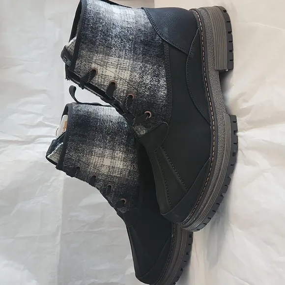 Roxy Alpine Collection &quot;Hail Ya&quot; Lace Up Waterproof Plaid Boots Size 11 NWT