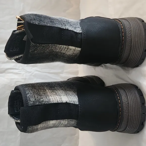 Roxy Alpine Collection &quot;Hail Ya&quot; Lace Up Waterproof Plaid Boots Size 11 NWT