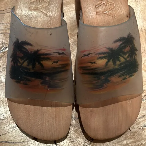 Roxy rare vintage wooden Hawaiian clogs