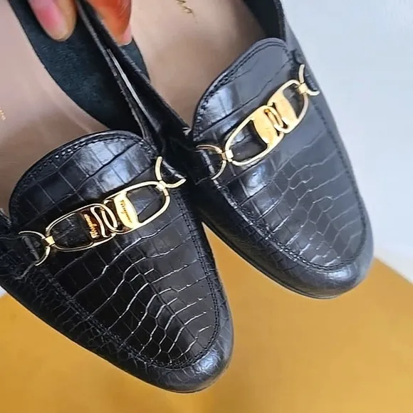 Salvatore Ferragamo Embossed Leather Animal Print Loafers For Women Size 9.5AA🌴