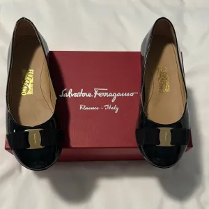 Salvatore Ferragamo Kids Black Flats