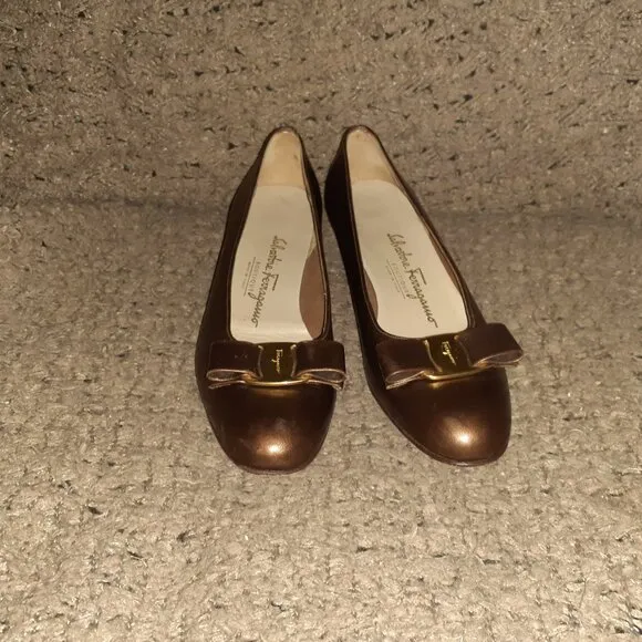 SALVATORE FERRAGAMO-Varina Bow-Bronze Leather Loafers-Sz 8AA-Excellent