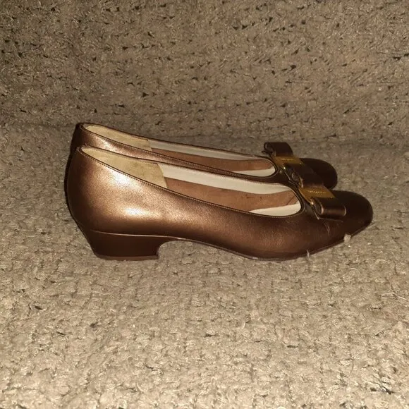 SALVATORE FERRAGAMO-Varina Bow-Bronze Leather Loafers-Sz 8AA-Excellent
