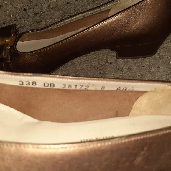 SALVATORE FERRAGAMO-Varina Bow-Bronze Leather Loafers-Sz 8AA-Excellent