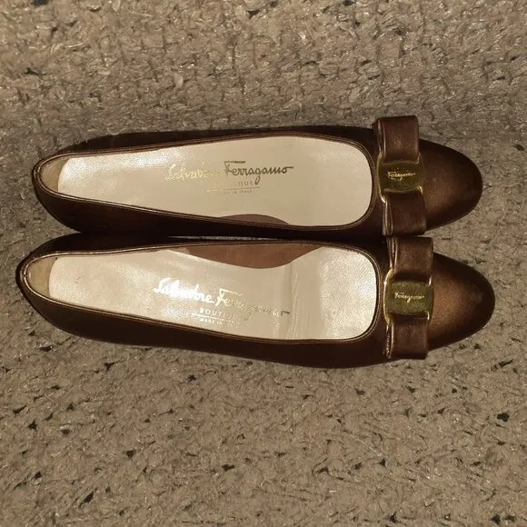 SALVATORE FERRAGAMO-Varina Bow-Bronze Leather Loafers-Sz 8AA-Excellent
