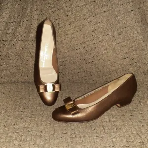 SALVATORE FERRAGAMO-Varina Bow-Bronze Leather Loafers-Sz 8AA-Excellent