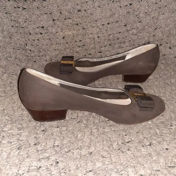 SALVATORE FERRAGAMO-Varina Bow-Brown Nubuck Loafers-Sz 5B-Excellent