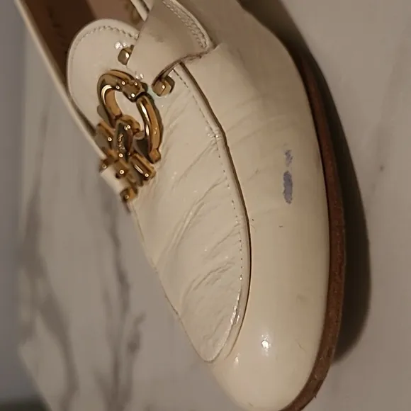 Salvatore Ferragamo Wmns 9B Cream Patent Leather Loafers Gold Horsebit Luxury