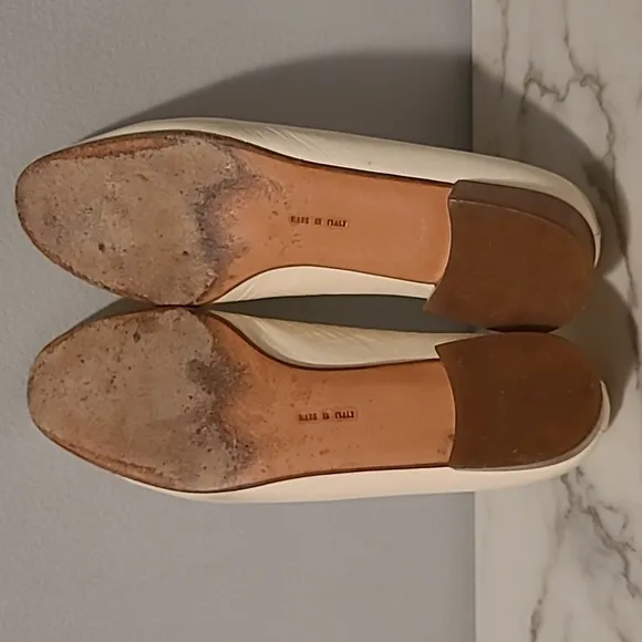 Salvatore Ferragamo Wmns 9B Cream Patent Leather Loafers Gold Horsebit Luxury