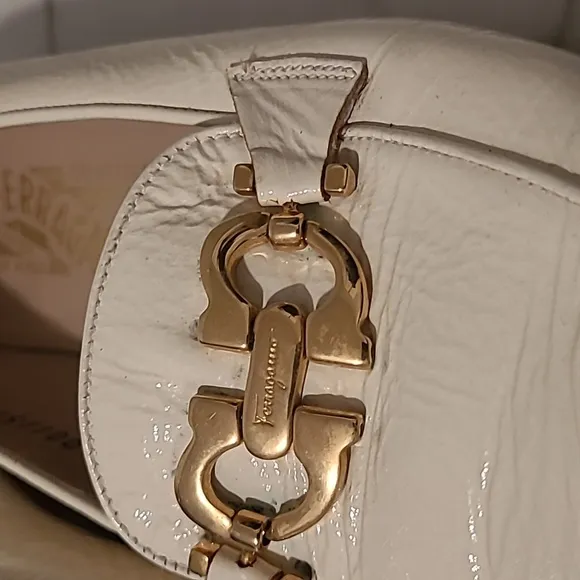 Salvatore Ferragamo Wmns 9B Cream Patent Leather Loafers Gold Horsebit Luxury