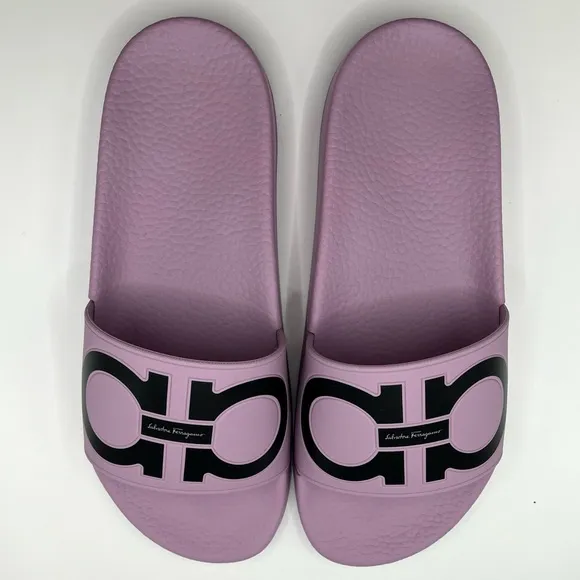 Salvatore Ferragamo “Groove 2 Gancini” Slides – Lilac 💜✨